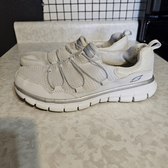 SKETCHERS SYNERGY SPORT 12100 CASUAL WOMENS SIZE 6 WHITE SLIP ON PRELOVED - Picture 6 of 6